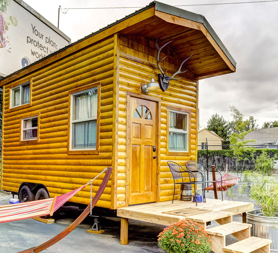 cabin-tiny-house-exterior